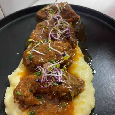 Carrilla Con Pure De Patatas Trufadas